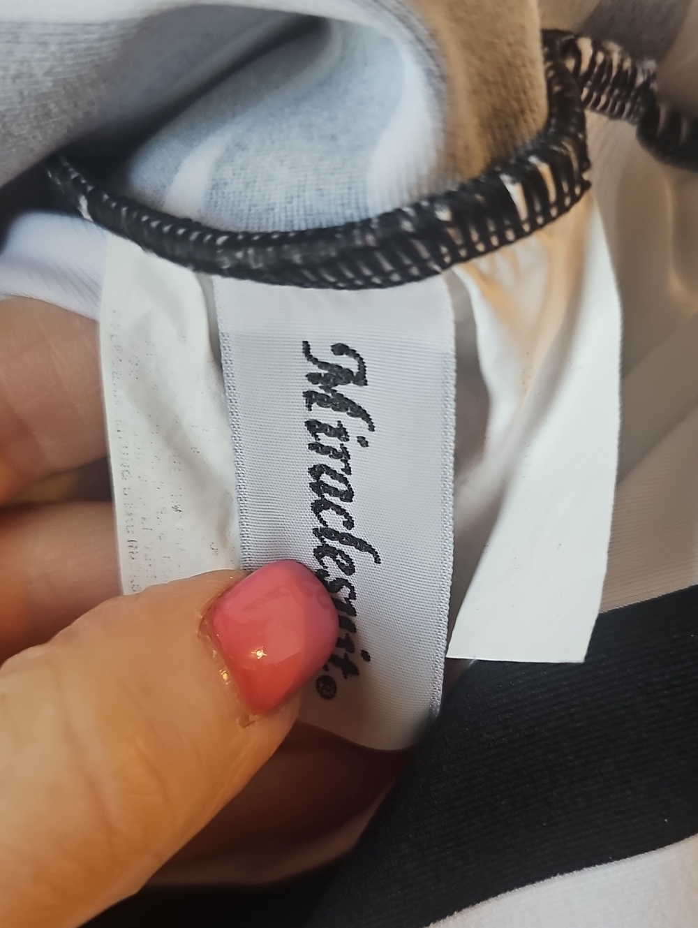 Miraclesuit ‘Right Down the Line’ Black White Swimsuit Size 10 $186 - Picture 4 of 4